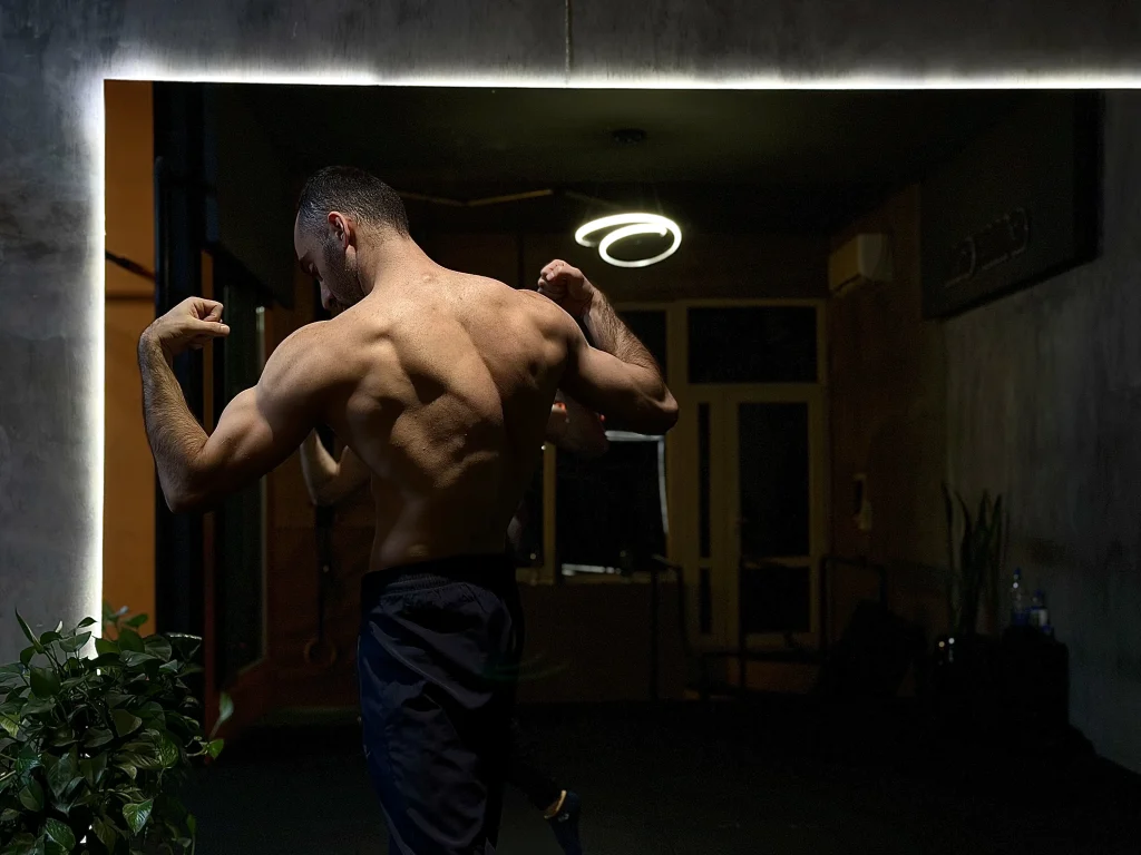 این عکس تاثیر کلیستنیکس بر بدن را نشنان می دهد