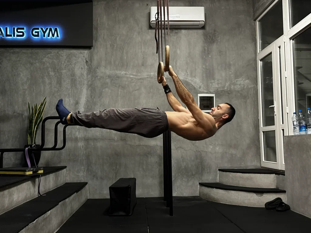 استاد حسن اکبرزاده در حال فرانت لیور