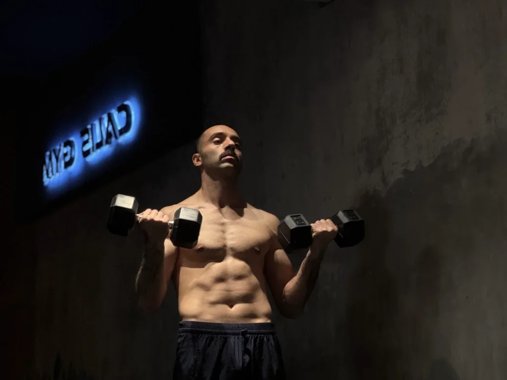 عضلات درگیر در حرکت جلوبازو با دمبل