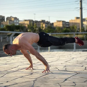 حرکت فول پلانچ روی پنجه