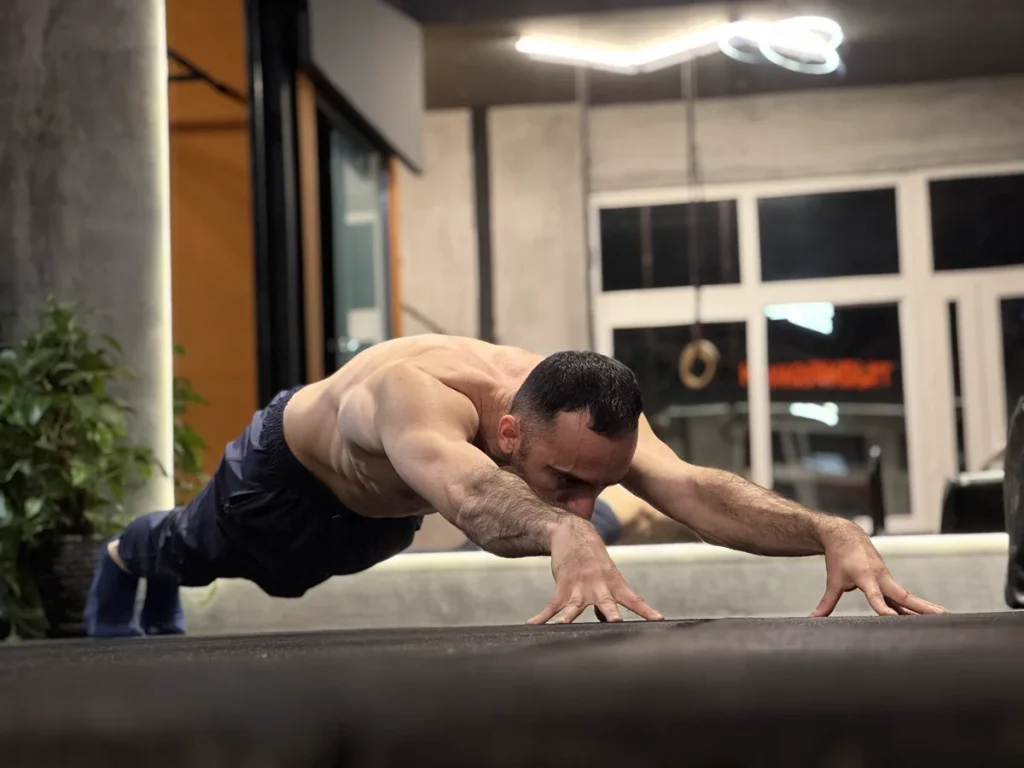 سخت ترین پلانک روی انگشت