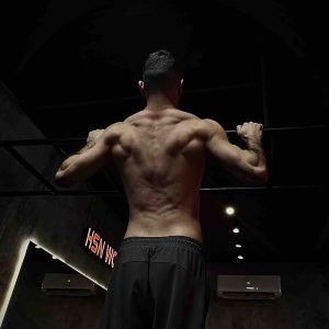 عضلات پشت در حرکت بارفیکس